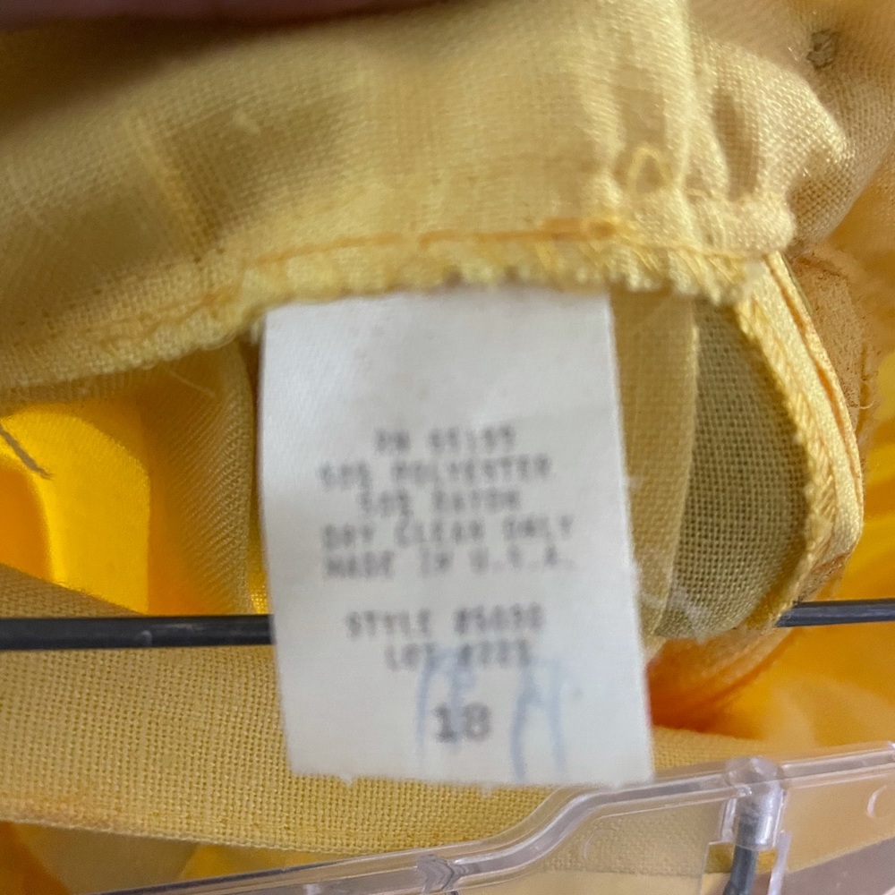 Nice Spring/Summer Suit - image 6